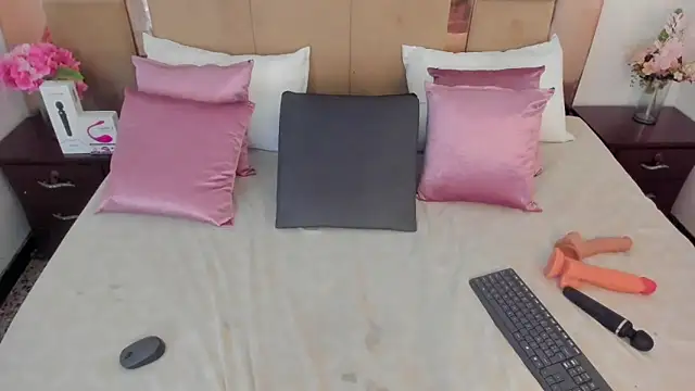 LizBrook Live XXX Chat