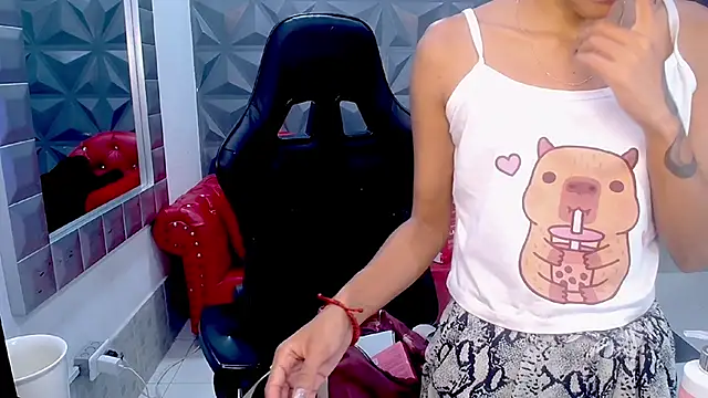 Živý XXX chat adisson_petite1