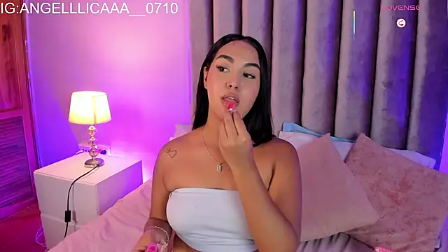 Živý XXX chat Little_Angelica18