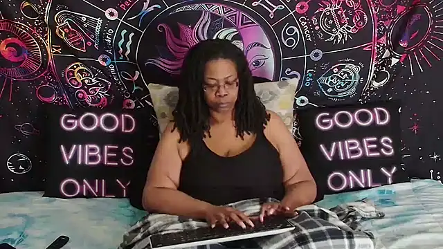 RENAESPLEASUREPALACE's Live XXX Chat