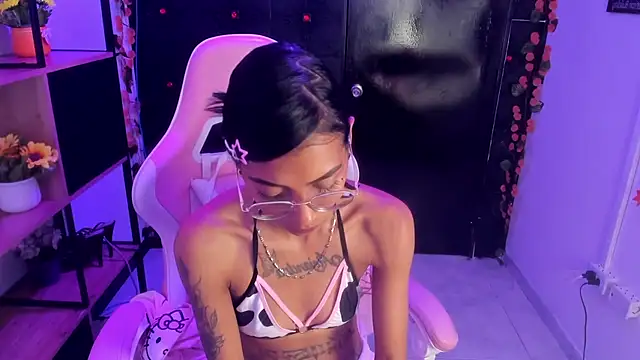 KarlaSlutSkinny__ Chat XXX in diretta