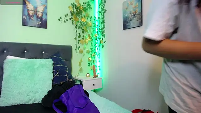 AbrilVega_29 élő XXX-chatje