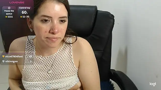 spicey_latina élő XXX-chatje