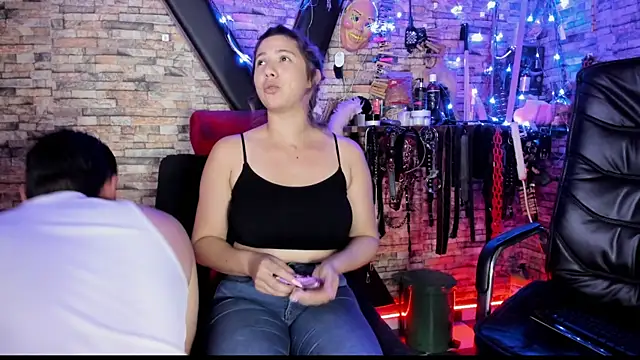 Chat XXX ao vivo de Liltildeman_moon