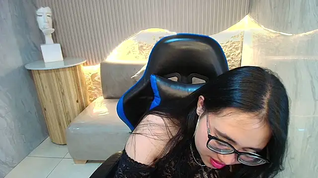 Show modela bunny_mich_r na web-kameri