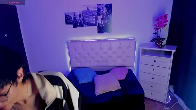 Juli_Roos_ Chat XXX in diretta