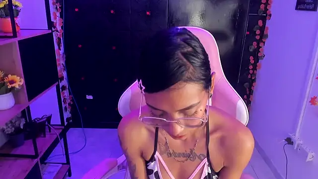 KarlaSlutSkinny__ – Live XXX-chat