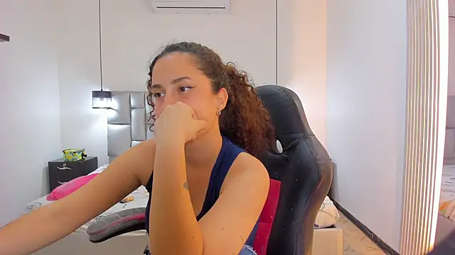 NoaMalak7 – Naživo XXX chat