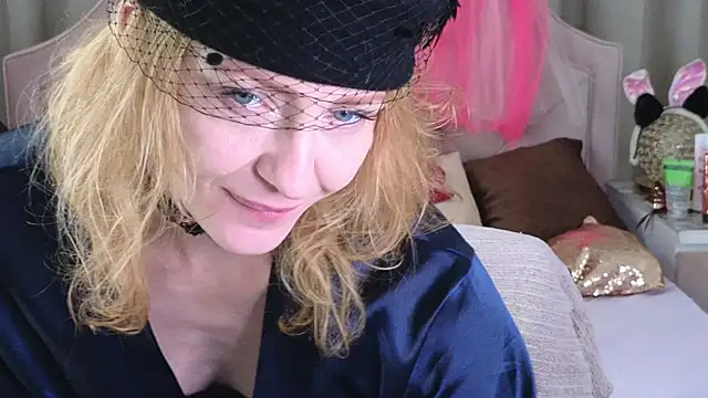 SquirtyAlisa 即時 XXX 聊天