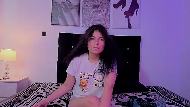 Zoe-yanin's Live XXX Chat