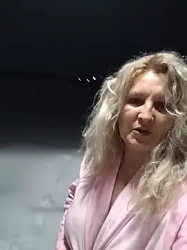 XXX chat uživo modela Divineblond