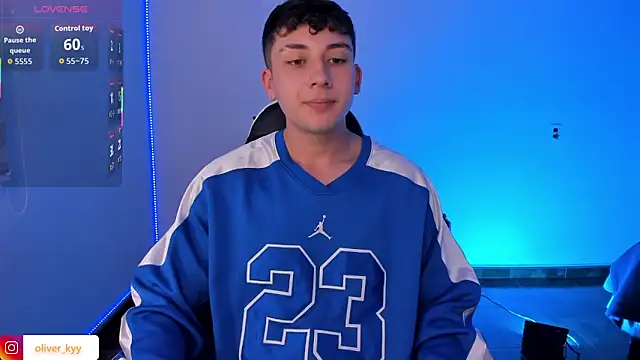 oliver_kyy live XXX chat