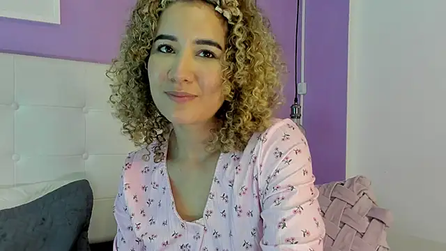 Chatroom XXX en direct de Charlotte11-11