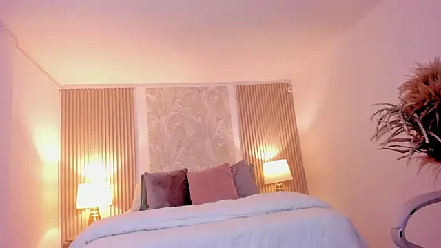 Show modela Sarah_Stone_ na web-kameri