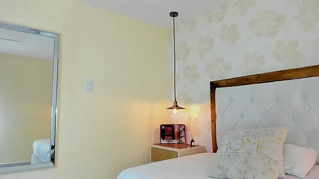 IRISCLARK1's Live XXX Chat