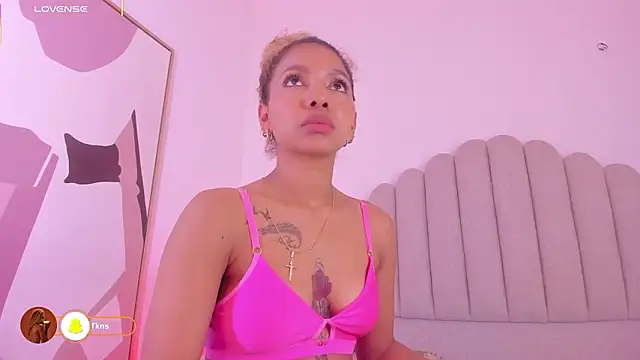 XXX chat uživo modela Nikki_Angel_