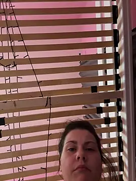 LaraHolt: διαδικτυακό σόου στην κάμερα