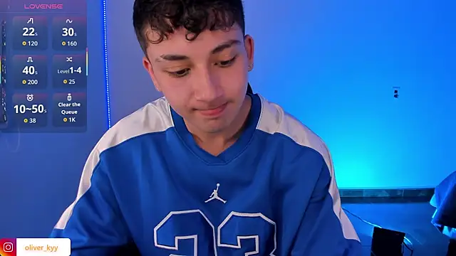 Онлайн чат XXX oliver_kyy