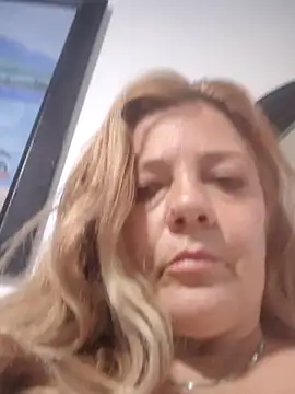 karlaanqui1 Adlı Modelin Canlı XXX Sohbeti