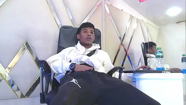 แชท XXX สดของ TonnyMarck