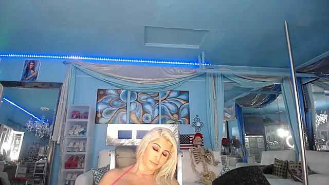 Chat +18 de ADRIANNA_FOX ao vivo