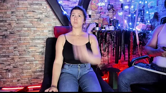 Chat XXX ao vivo de Liltildeman_moon