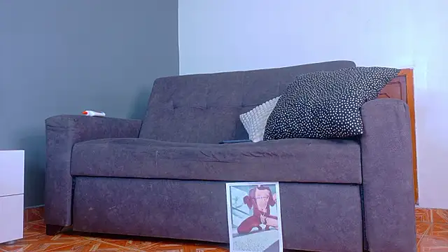 XXX chat uživo modela RiriiBrunette__