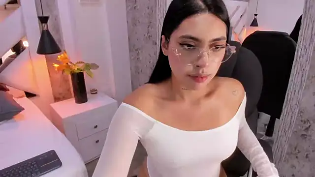 Chat +18 de Vanessa_Rain_ ao vivo