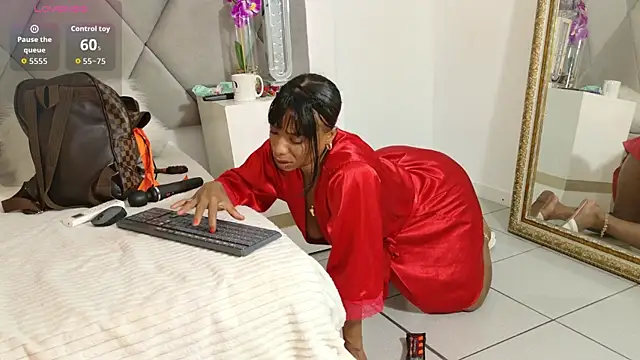 JadaMillssのライブXXXチャット