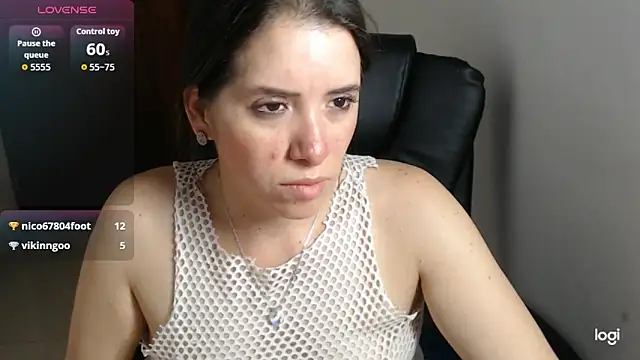 Chat +18 de spicey_latina ao vivo