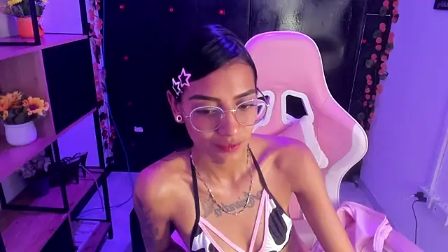 Chatroom XXX en direct de KarlaSlutSkinny__