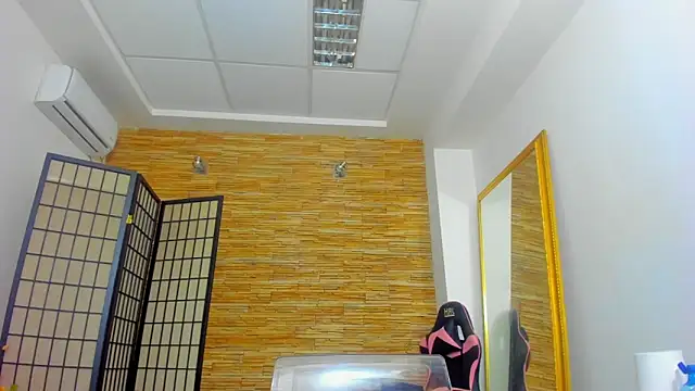 Chat +18 de Jelly_Bee ao vivo