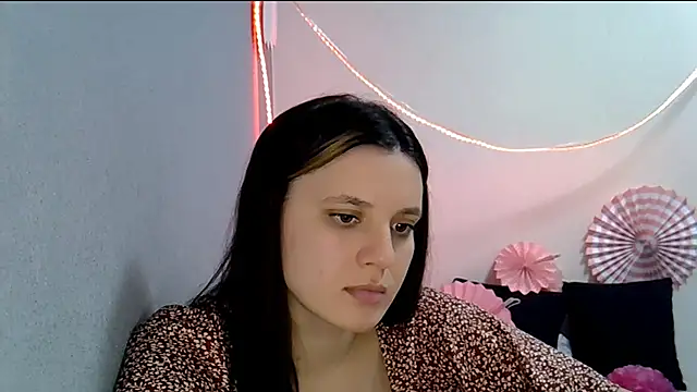 Chat +18 de KiraHoney ao vivo