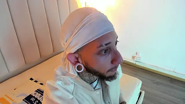 axel_valtier Adlı Modelin Canlı XXX Sohbeti