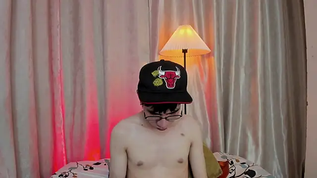 Demian_Hush Adlı Modelin Canlı XXX Sohbeti