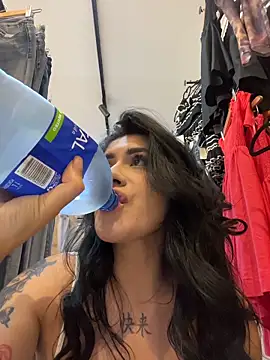 clarachanelricek: διαδικτυακό σόου στην κάμερα