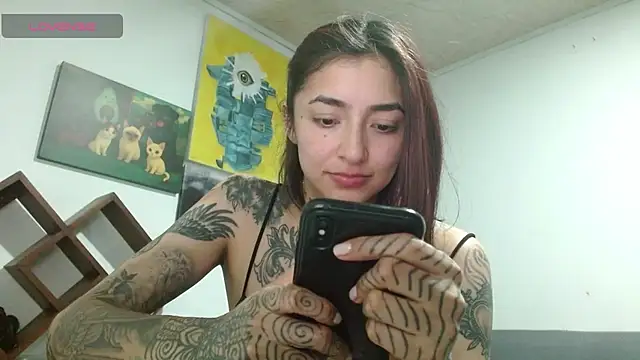 ZoeBakers_'s Live XXX Chat