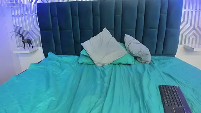 Kore-13 élő XXX-chatje