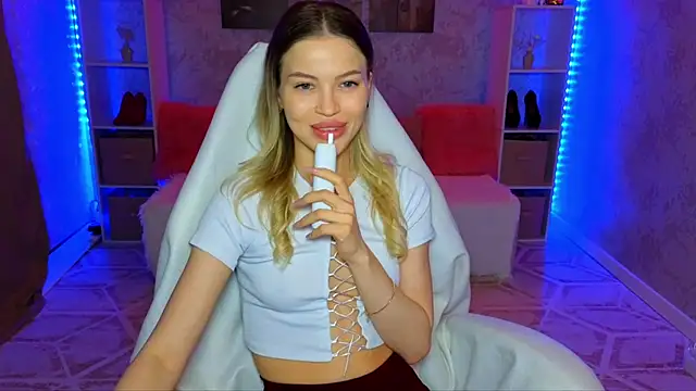 EmmyMills' Live XXX Chat