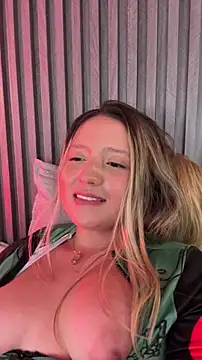 Chat XXX en directo de MiaPetit_