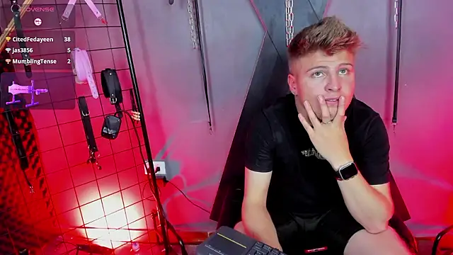 Chat +18 de MrJustin_Brianna_BDSM ao vivo