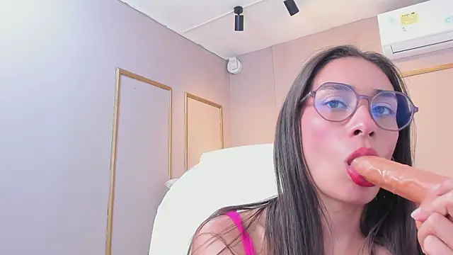 Chatroom XXX en direct de NahimiThompson