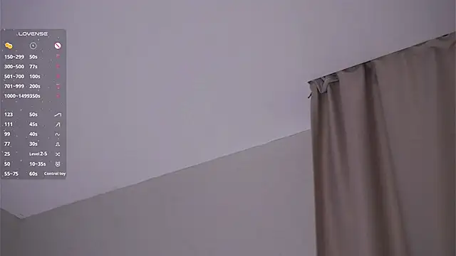 EffieHenri Show in webcam