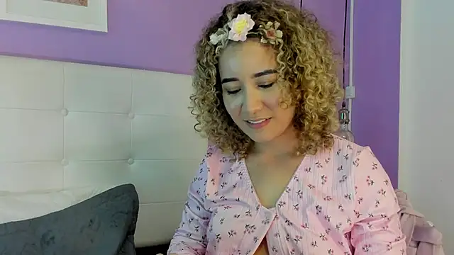 Chat XXX en directo de Charlotte11-11