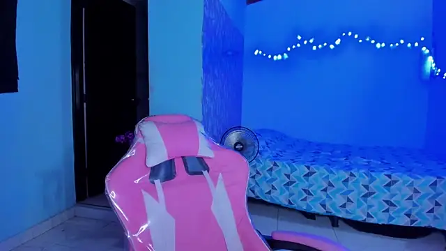 AngelaCoffee élő XXX-chatje