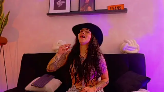 EmmyEvans1 – Naživo XXX chat