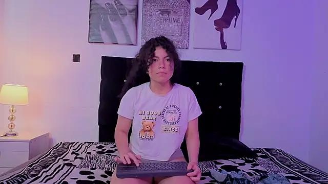 XXX chat uživo modela Zoe-yanin