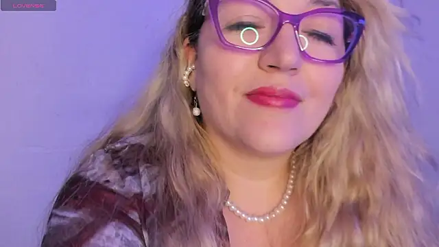 Naty_Mature_ élő XXX-chatje