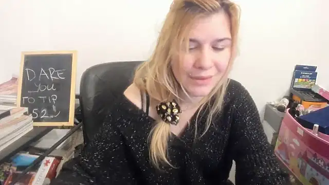 XXX chat uživo modela new_but_cute