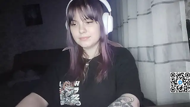 Chat +18 de KristiBloom ao vivo